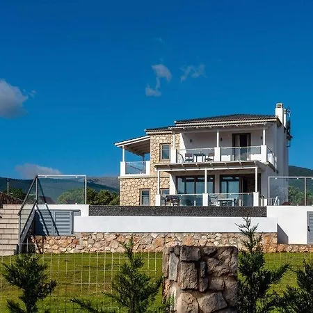 White Villa Karavomylos