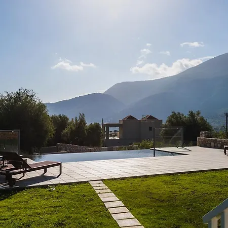 White Villa Karavomylos