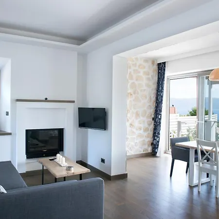 Villa White Karavomylos