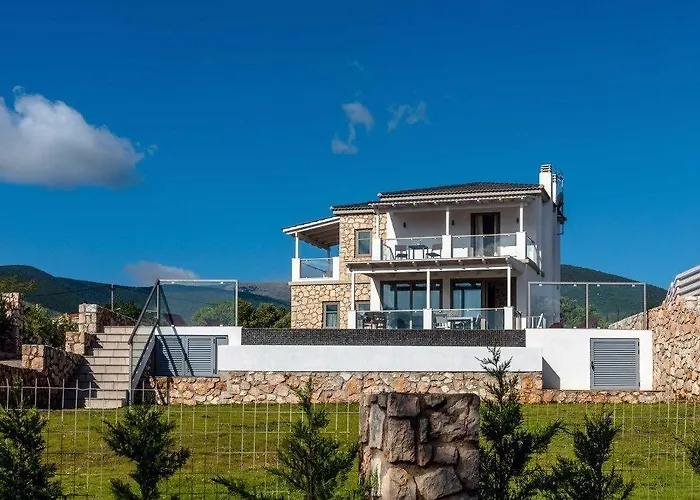 White Villa Karavomylos