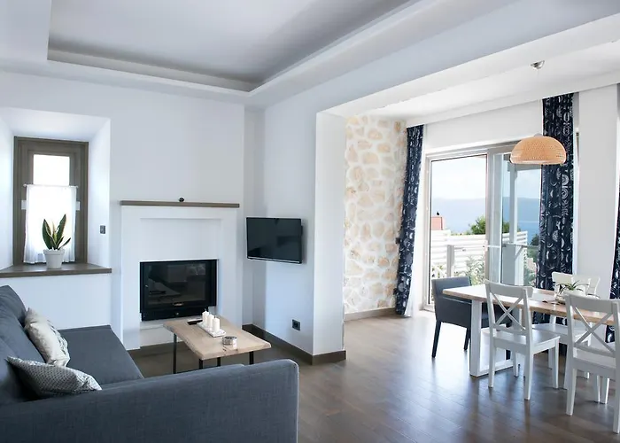 Villa White Karavomylos