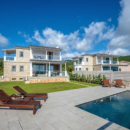 White * كارافوميلوس